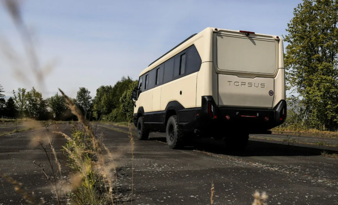 Українська компанія презентувала позашляховий автобудинок для любителів екстриму