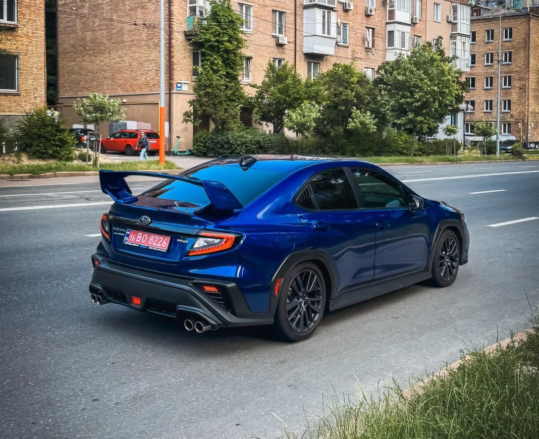 У Києві зняли на фото рідкісний Subaru WRX нового покоління