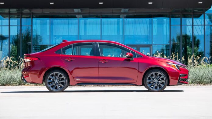 Названо найдоступніший гібрид Toyota у 2025 році