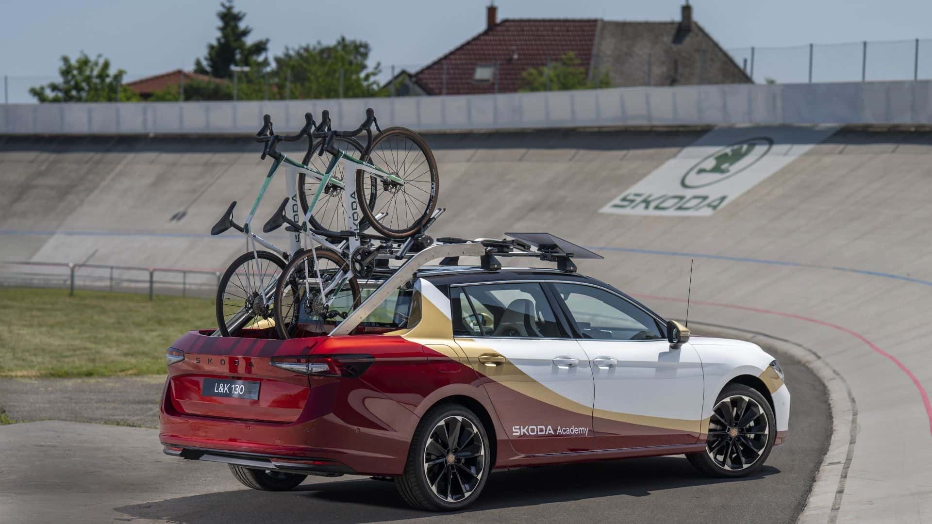 Skoda Superb L&K 130