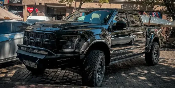 Рідкісний заряджений Ford F-150 Raptor від Shelby помічений в Україні