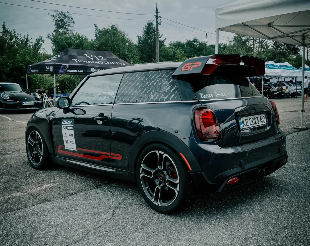 Найпотужніший представник сімейства Mini сфотографований у Києві