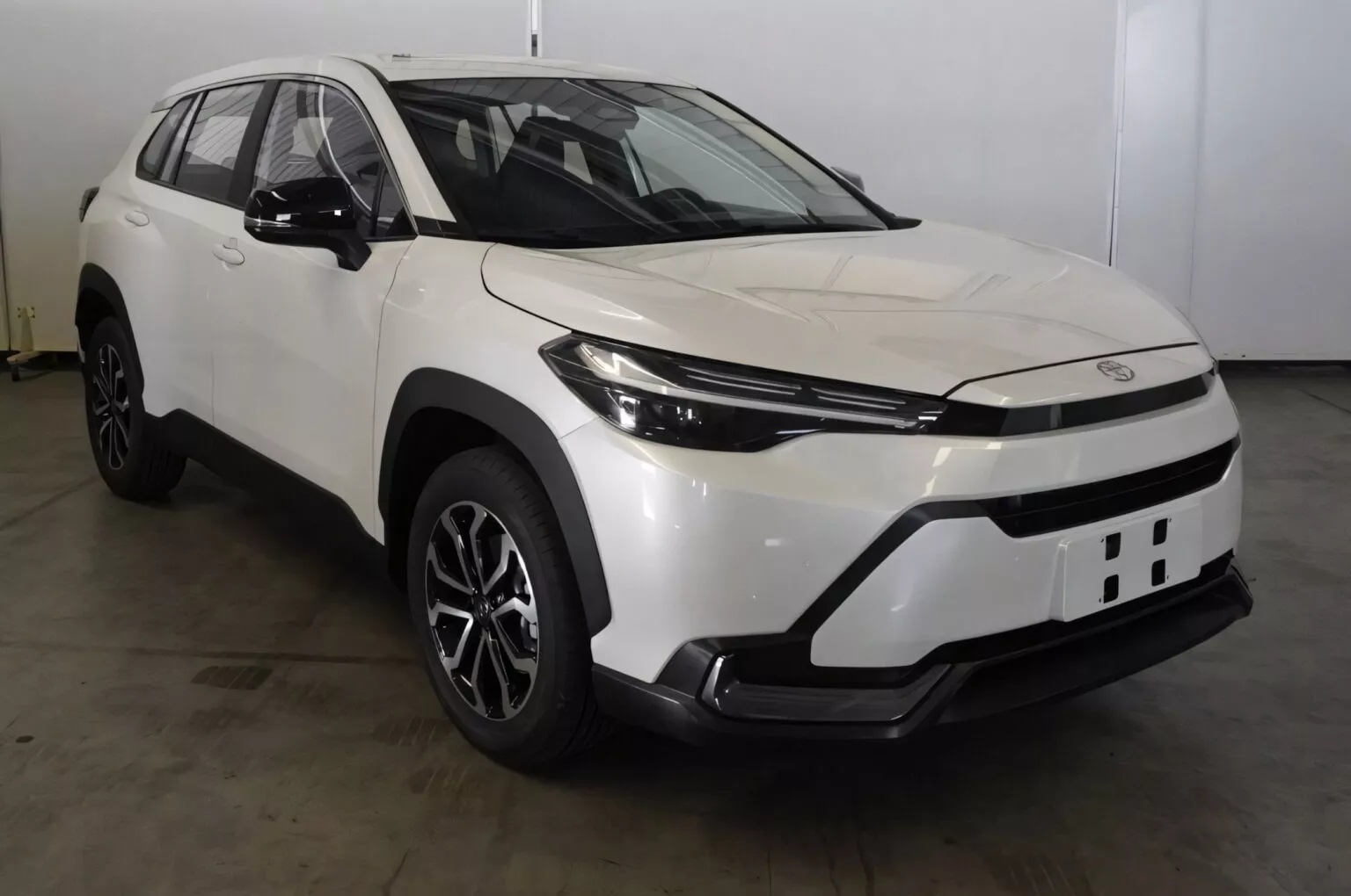 Toyota випустила аналог RAV4 для китайського ринку за $12 000