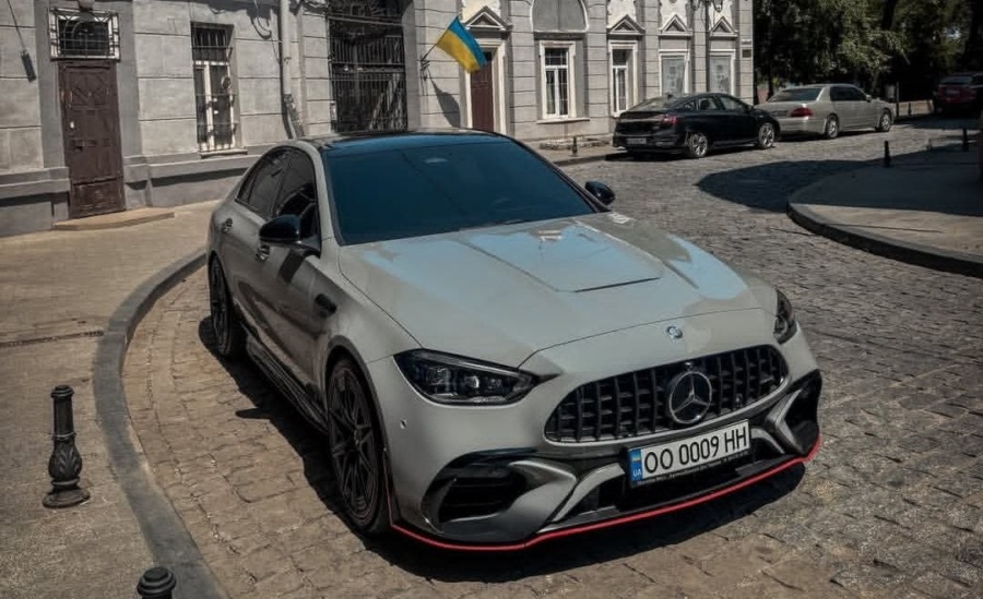 В Одесі помітили Mercedes-AMG C 63 S E PERFORMANCE за 7,4 млн грн