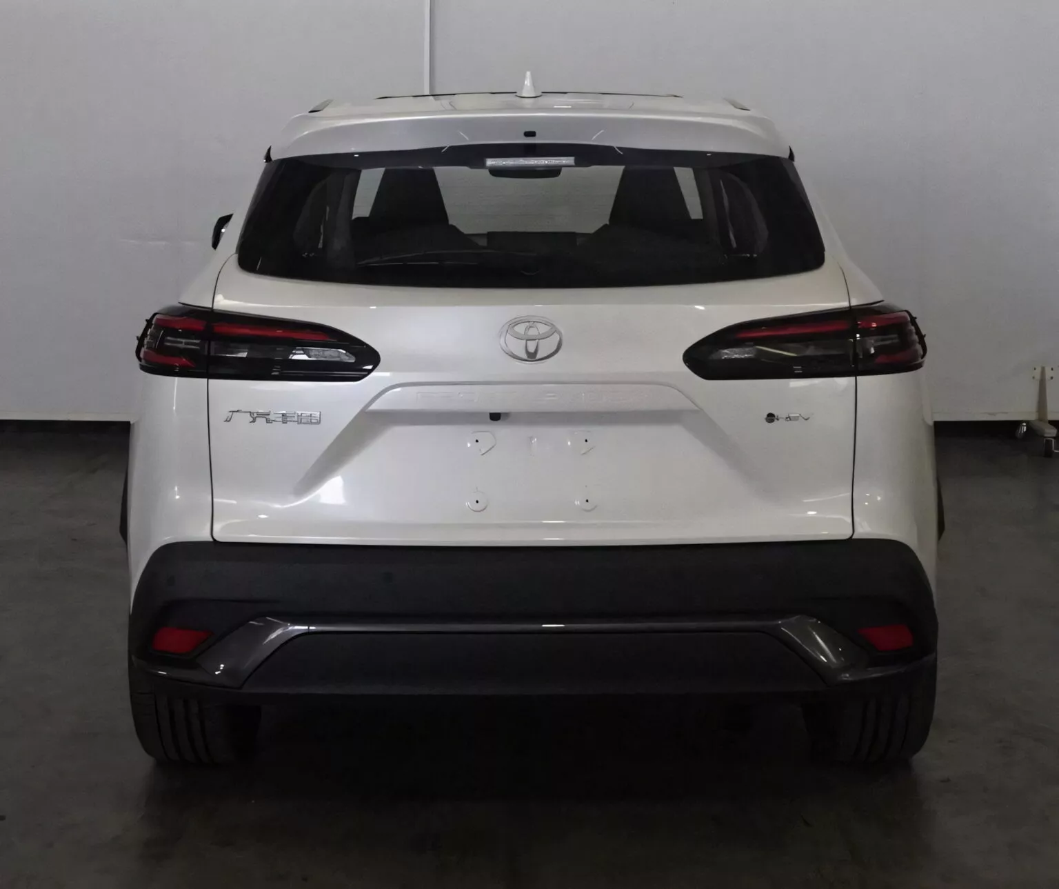 Toyota випустила аналог RAV4 для китайського ринку за $12 000