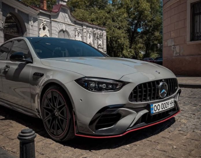 В Одесі помітили Mercedes-AMG C 63 S E PERFORMANCE за 7,4 млн грн