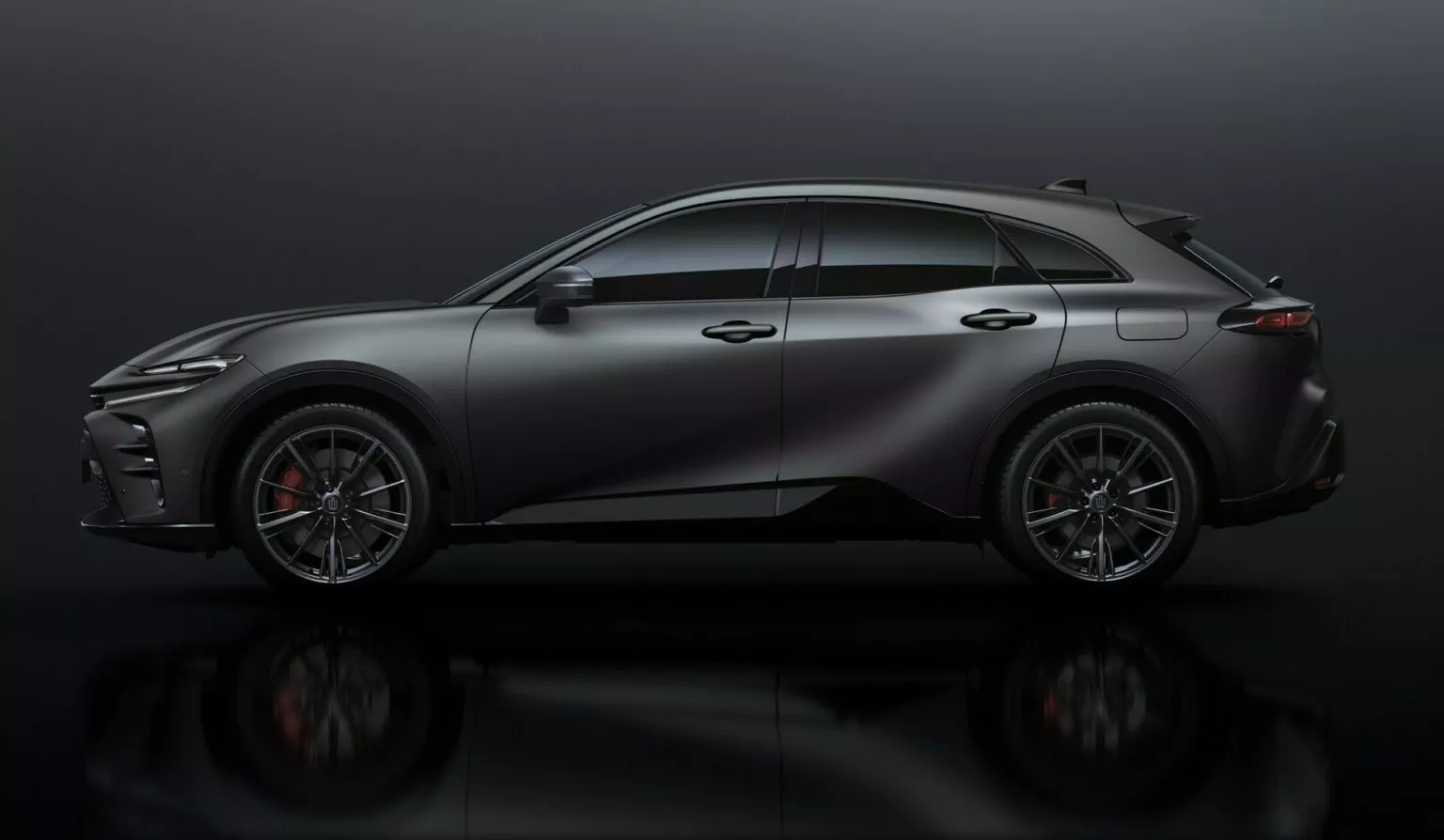 Позашляховик Toyota Crown Sport став доступнішим у Японії, але залишається ексклюзивом для місцевого ринку