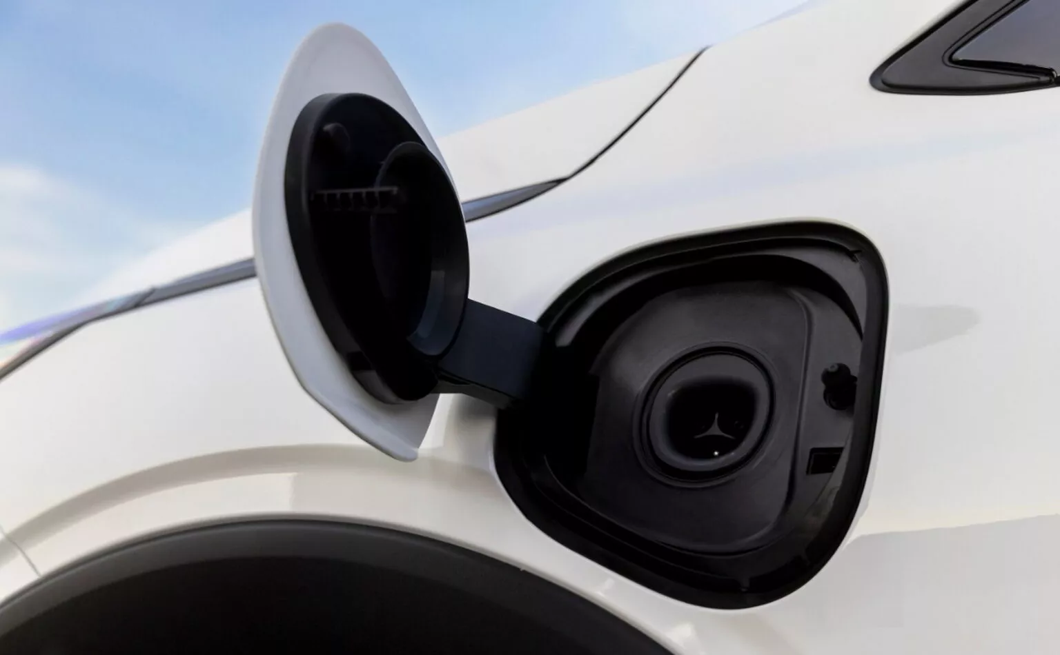 Chevrolet Bolt (2027): перші фото нового бюджетного електрокара
