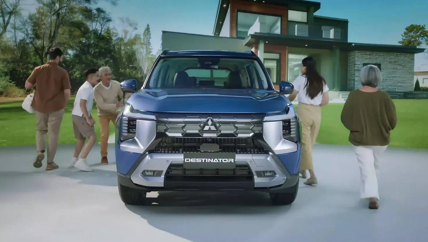 Mitsubishi офіційно розсекретив сімейний кросовер Destinator (2026)