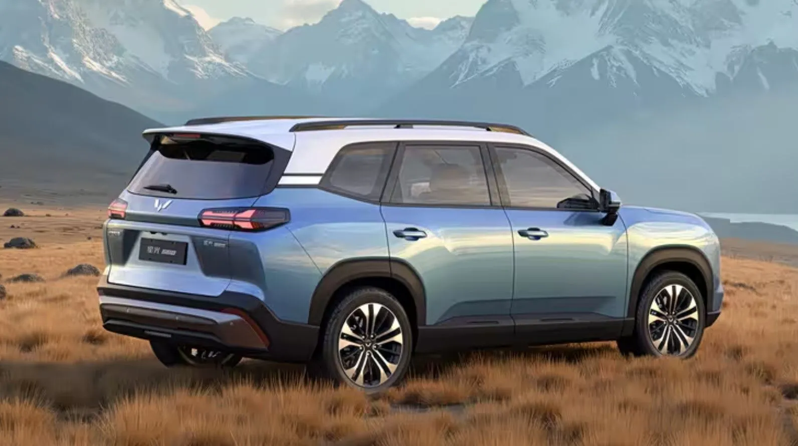 Новий кросовер GM Wuling Starlight 560 вразив можливостями і низькою ціною