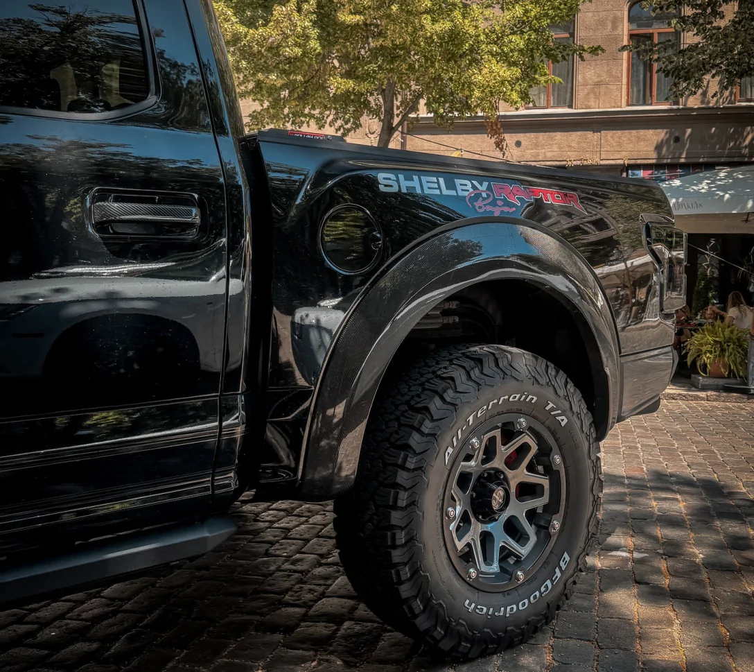 Рідкісний заряджений Ford F-150 Raptor від Shelby помічений в Україні