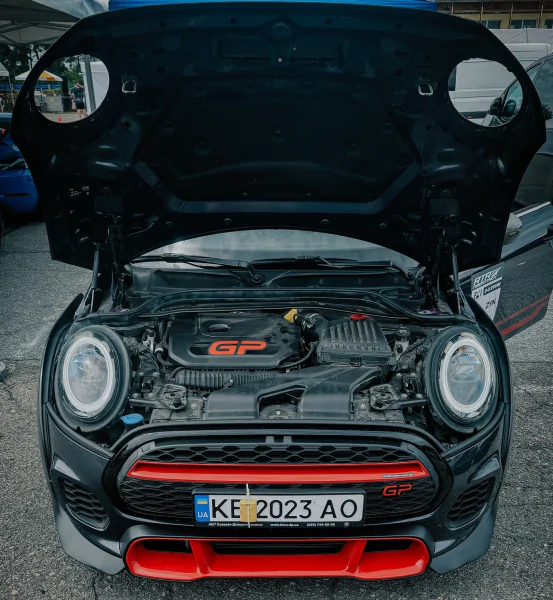 Найпотужніший представник сімейства Mini сфотографований у Києві