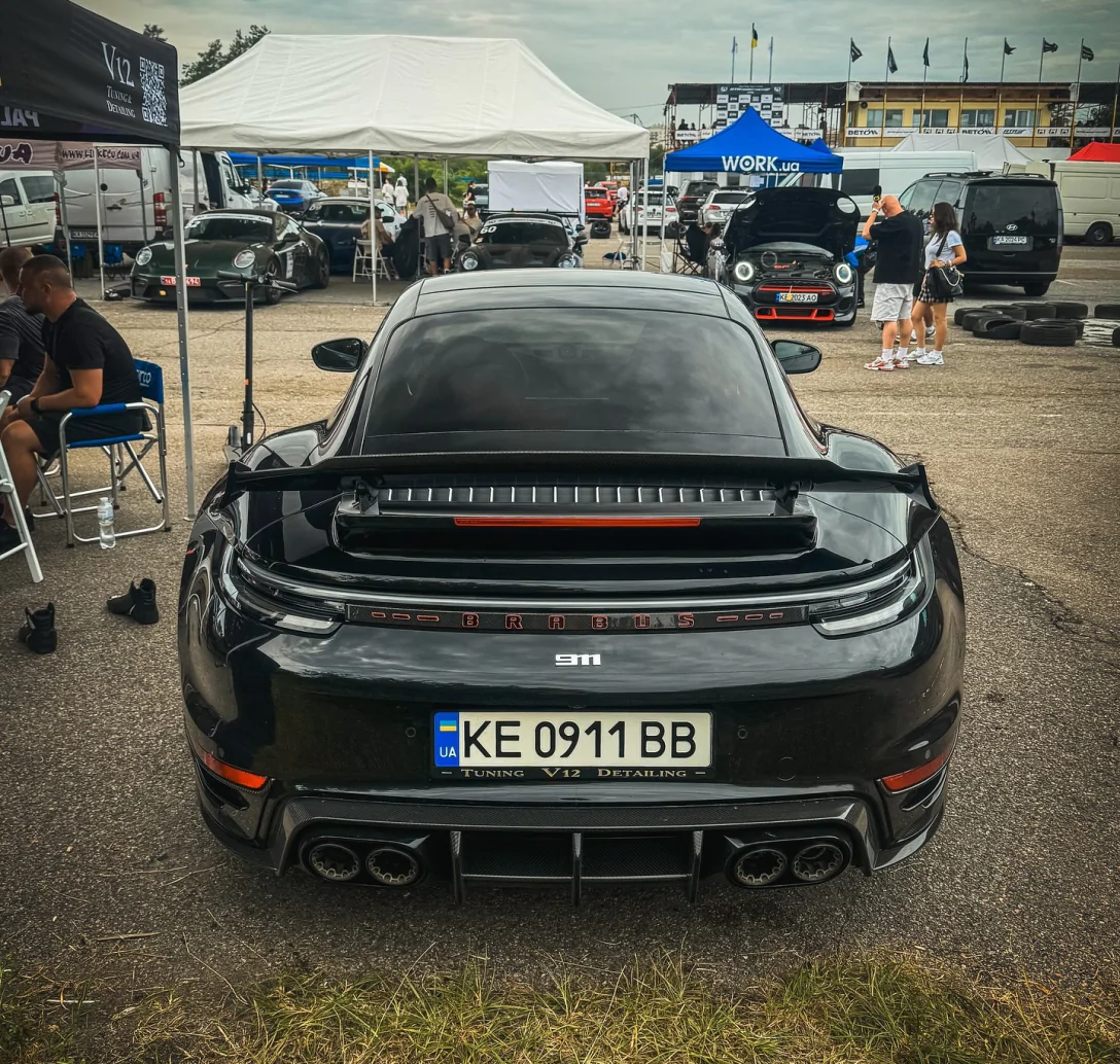 У Києві помічено Porsche Brabus 900 за $500 000
