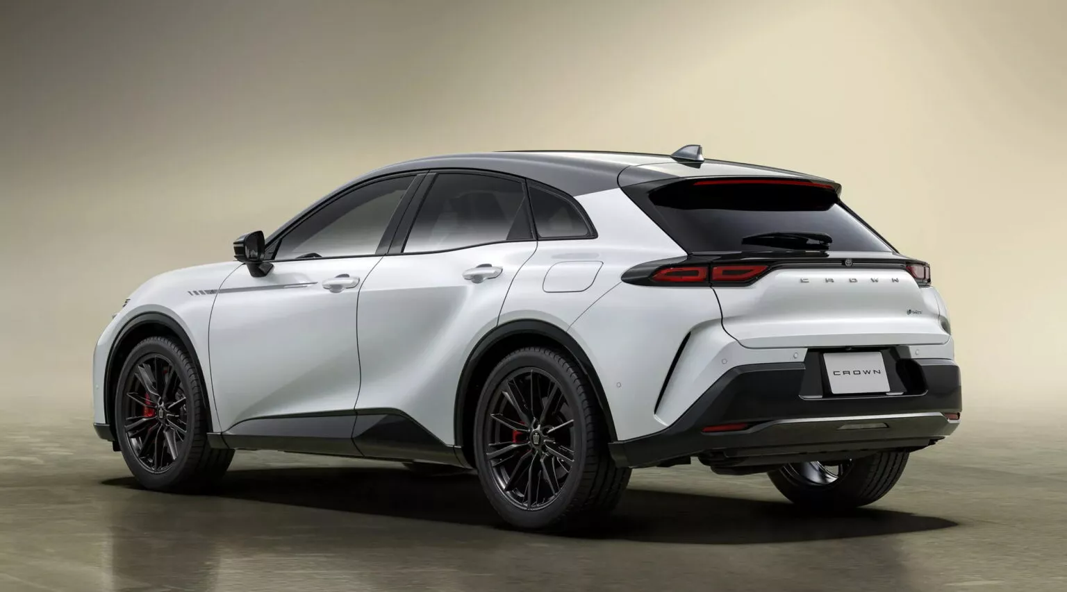 Позашляховик Toyota Crown Sport став доступнішим у Японії, але залишається ексклюзивом для місцевого ринку