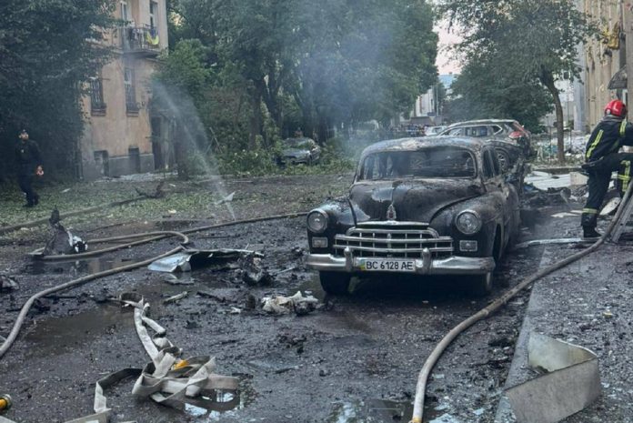 «Шахеди» пошкодили рідкісне радянське авто 1940 років у Львові