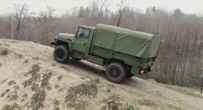 ARQUUS і Daimler збираються осучаснити парк армійських вантажівок Франції