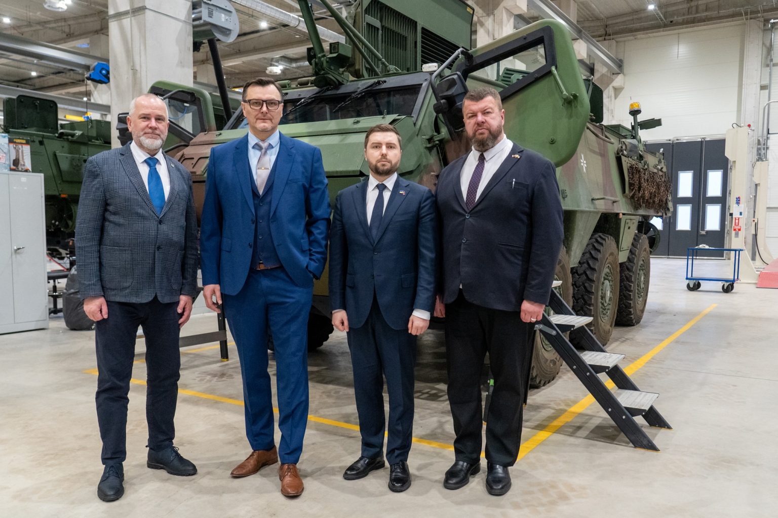 Україна отримала першу партію бронетехніки Patria від Латвії