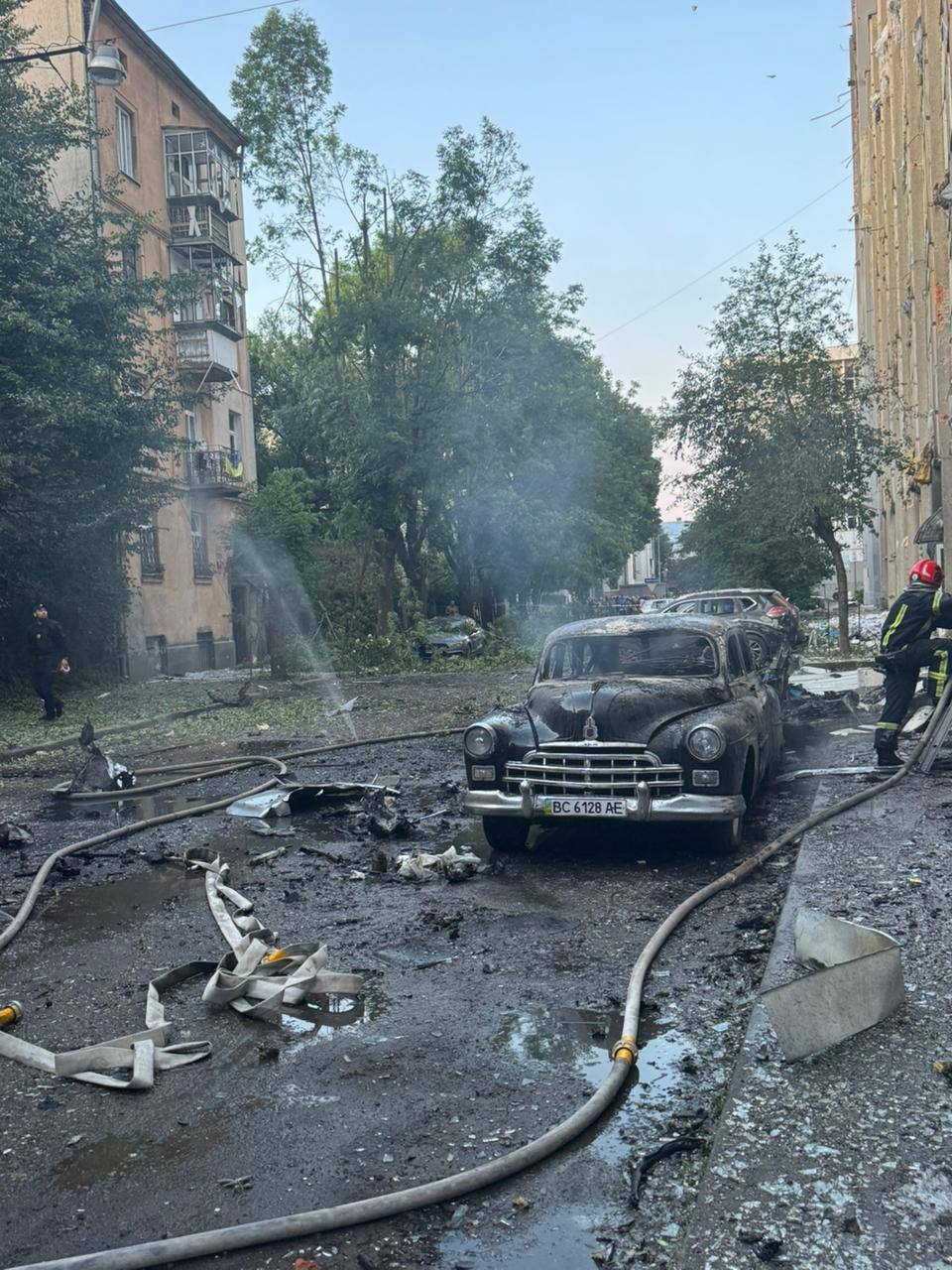 «Шахеди» пошкодили рідкісне радянське авто 1940 років у Львові