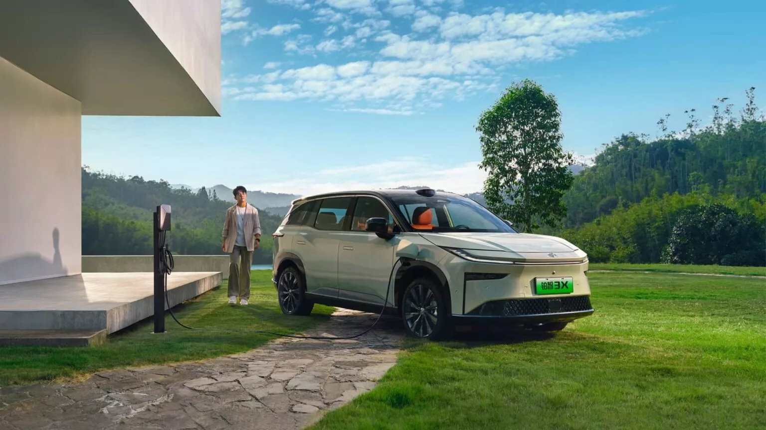 Електромобіль Toyota bZ3X вартістю $15 000 викликав бум замовлень