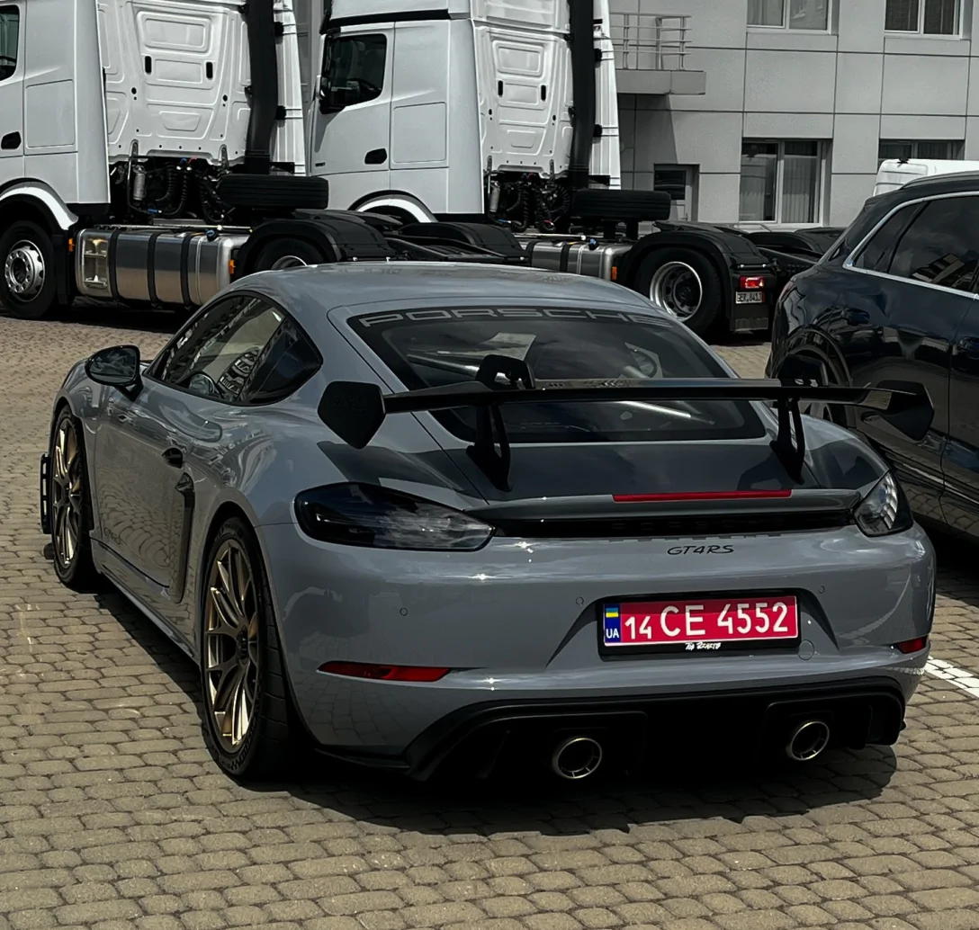 В Україну доставлено рідкісний Porsche 718 Cayman GT4 RS на 500 к.с.