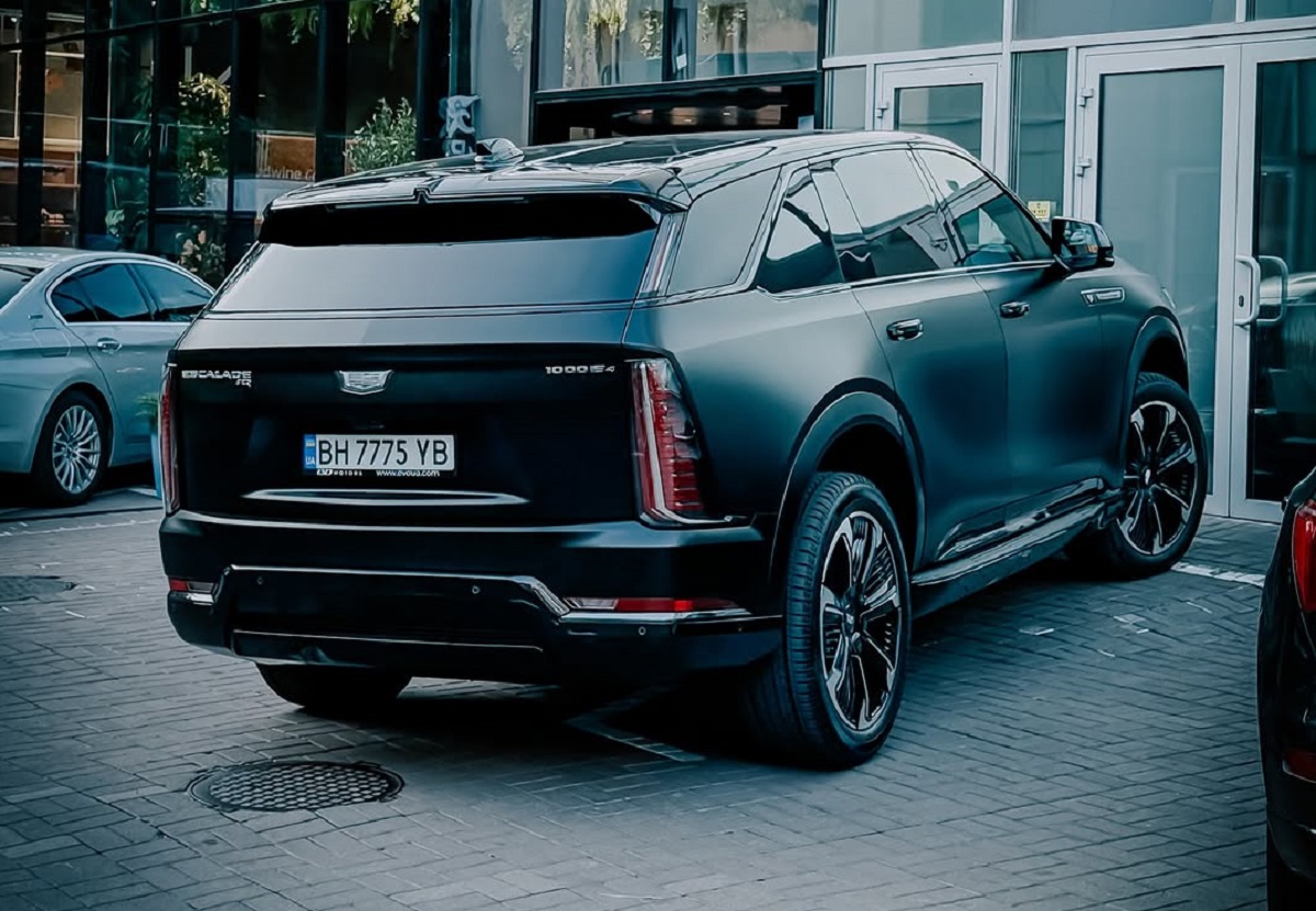 Cadillac Escalade IQ засвітився в Україні