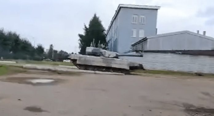 Безпілотний штурмовий танк 