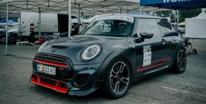 Найпотужніший представник сімейства Mini сфотографований у Києві
