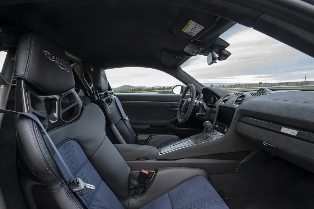В Україну доставлено рідкісний Porsche 718 Cayman GT4 RS на 500 к.с.