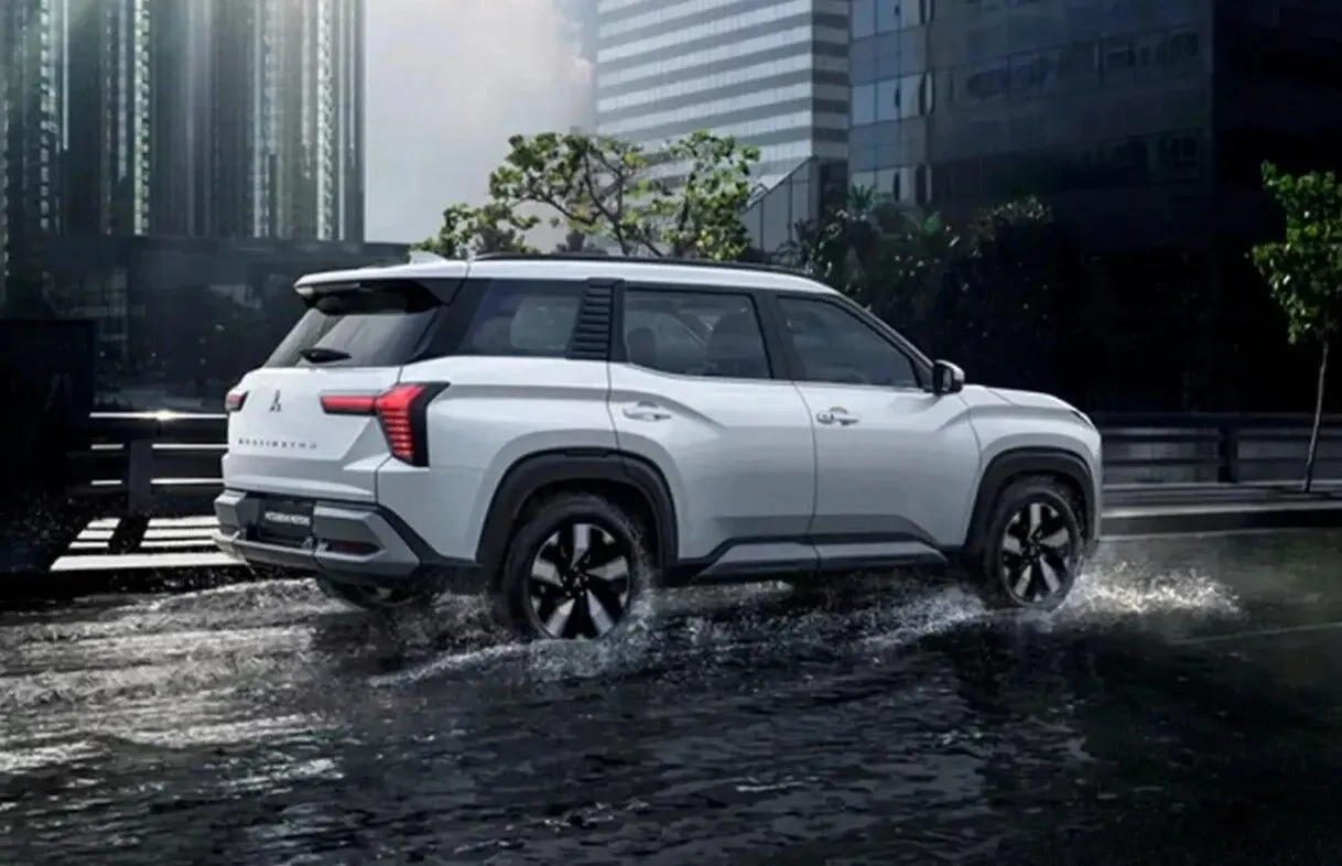 Mitsubishi офіційно розсекретив сімейний кросовер Destinator (2026)