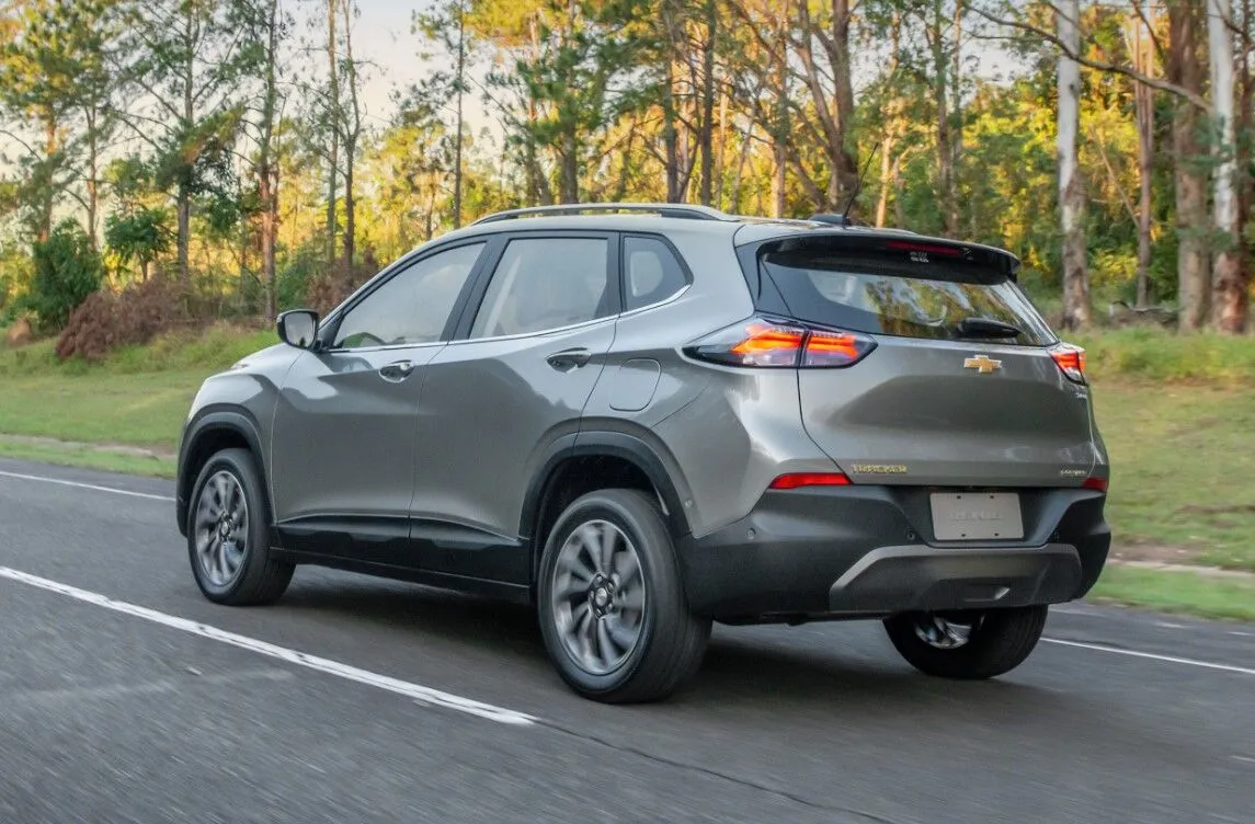 Оновлений Chevrolet Tracker 2025 можна порівняти з Renault Duster
