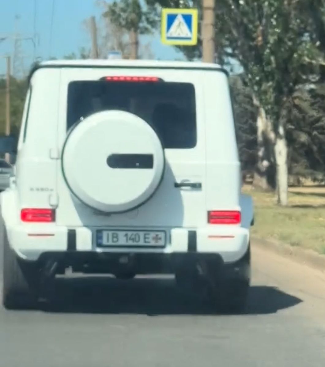 Нові Mercedes G-Class із номерами МНС засвітилися на дорогах України