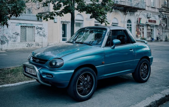 Рідкісний купе-кабріолет Suzuki X-90 помічений у Києві
