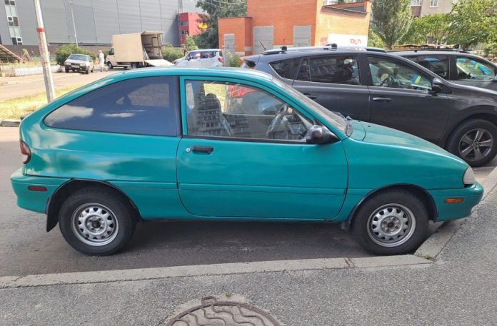 Ford Aspire 1996 року: рідкісний корейський хетчбек з американським паспортом помічено в Києві