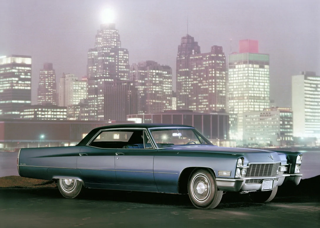 В Одесі помітили рідкісний Cadillac DeVille з V8 об'ємом 7,7 літра