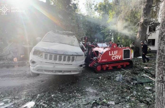 У Києві робот LUF CRV розчистив завали після обстрілу