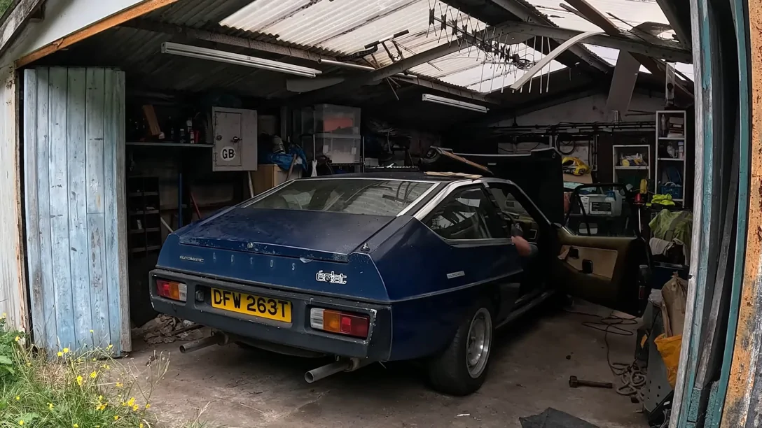 Рідкісний Lotus Eclat 1978 року повернувся на дорогу після 34 років зберігання