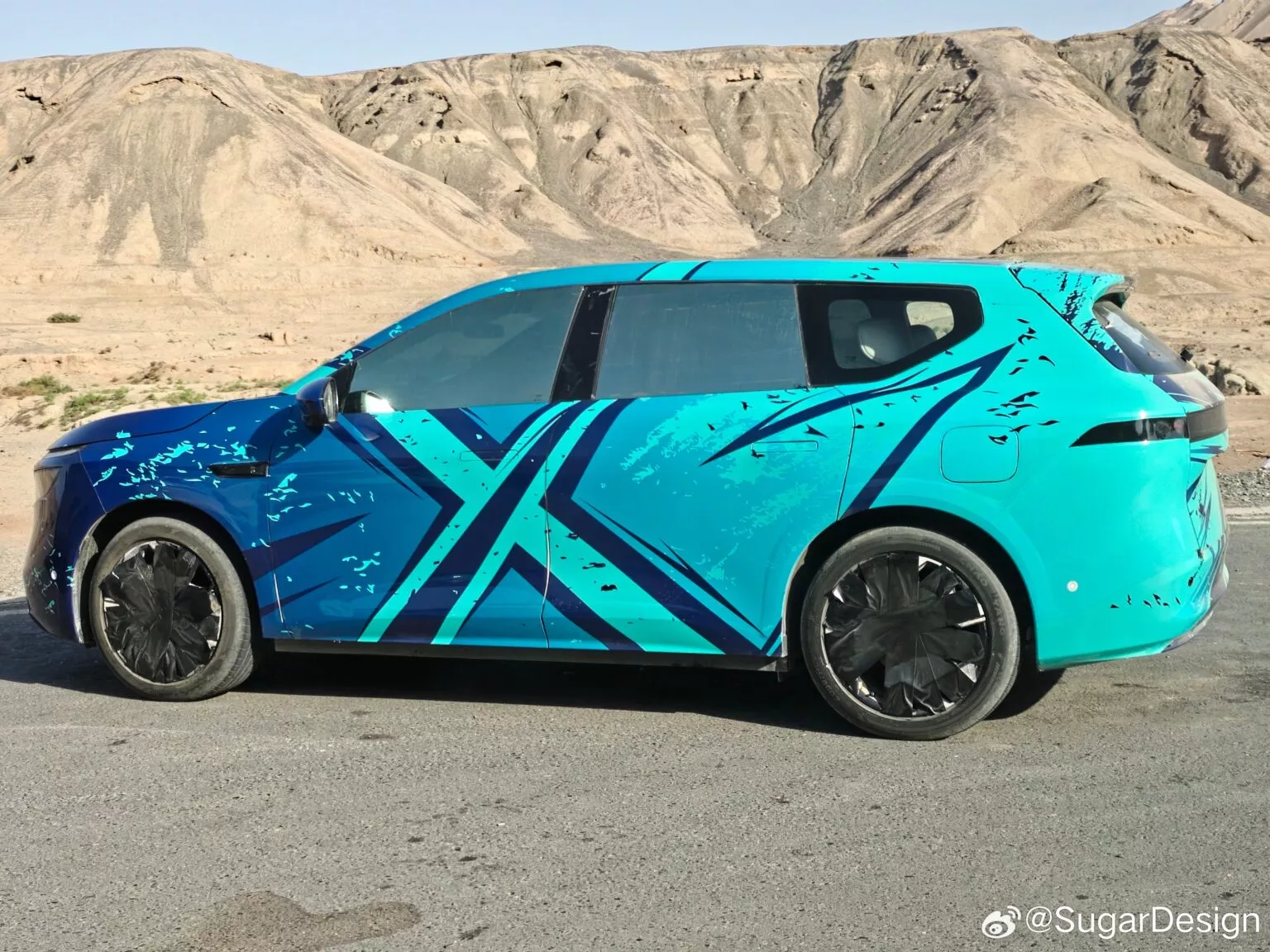Новий електропозашляховик Nissan N8 показали на шпигунських знімках