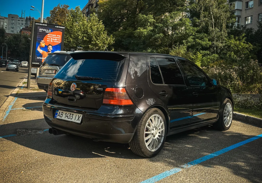У Києві засвітився рідкісний Volkswagen Golf GTI з тюнінгом ABT