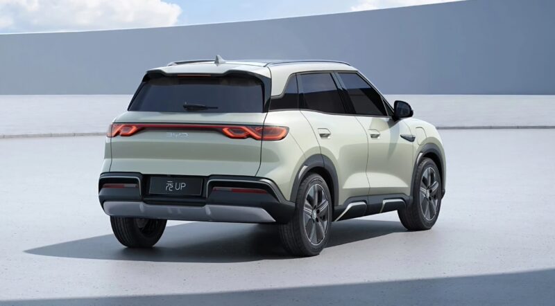 BYD здешевив електромобіль Yuan UP за рахунок відмови від системи допомоги водієві