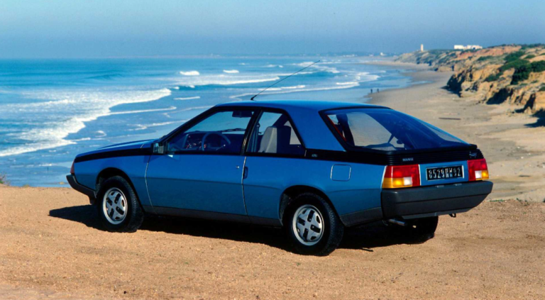 У Києві відновлюють рідкісний Renault Fuego після обстрілів