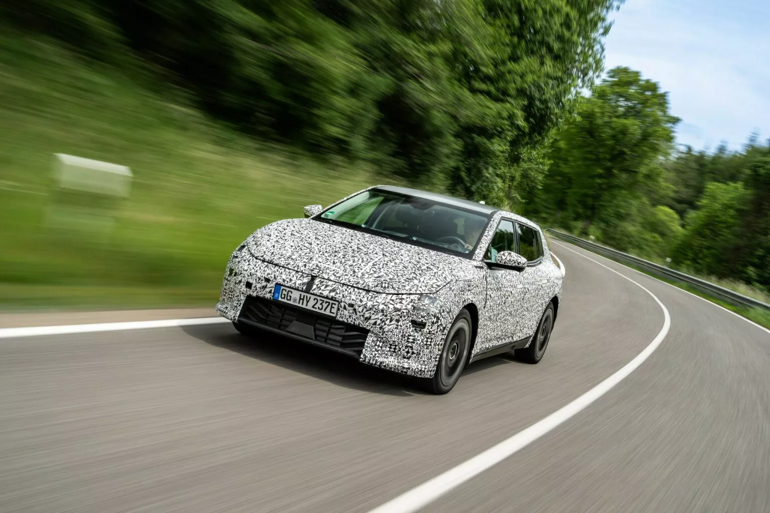 Kia EV4 пройшов 10 000 км Нюрбургрингом для перевірки надійності