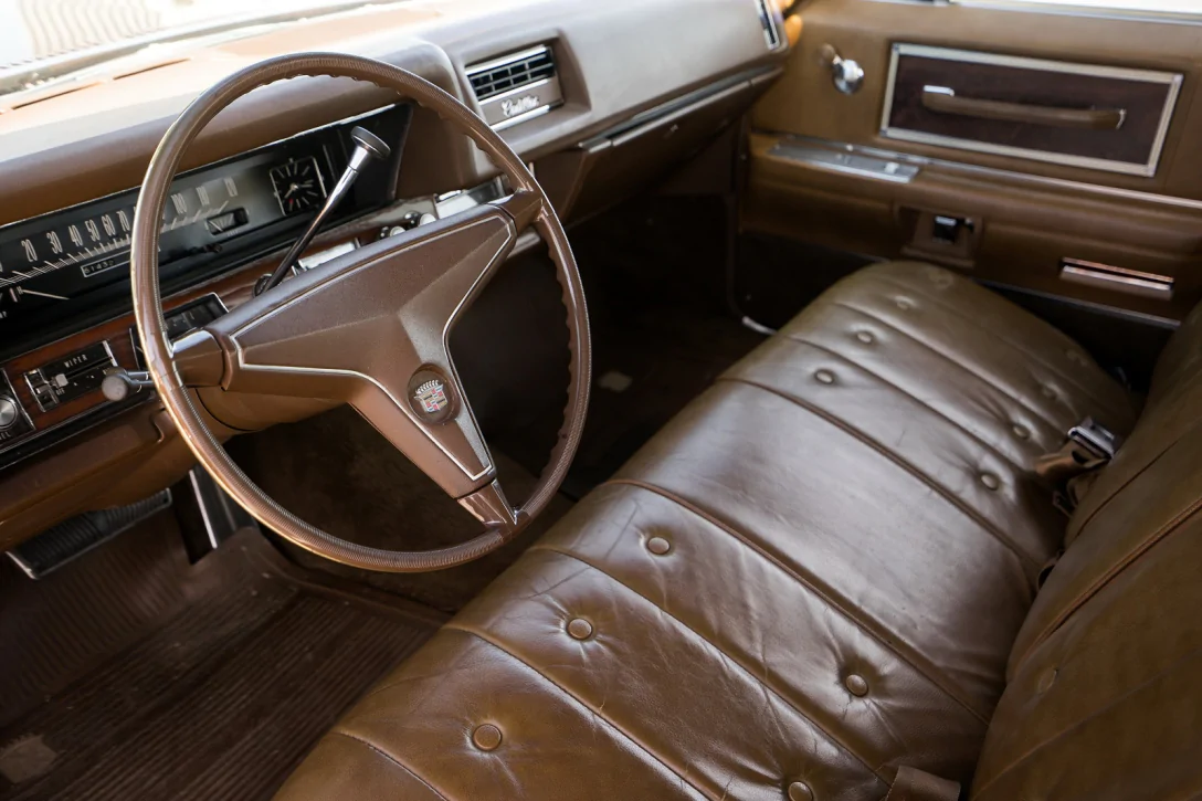 В Одесі помітили рідкісний Cadillac DeVille з V8 об'ємом 7,7 літра