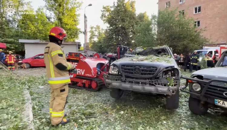 У Києві робот LUF CRV розчистив завали після обстрілу