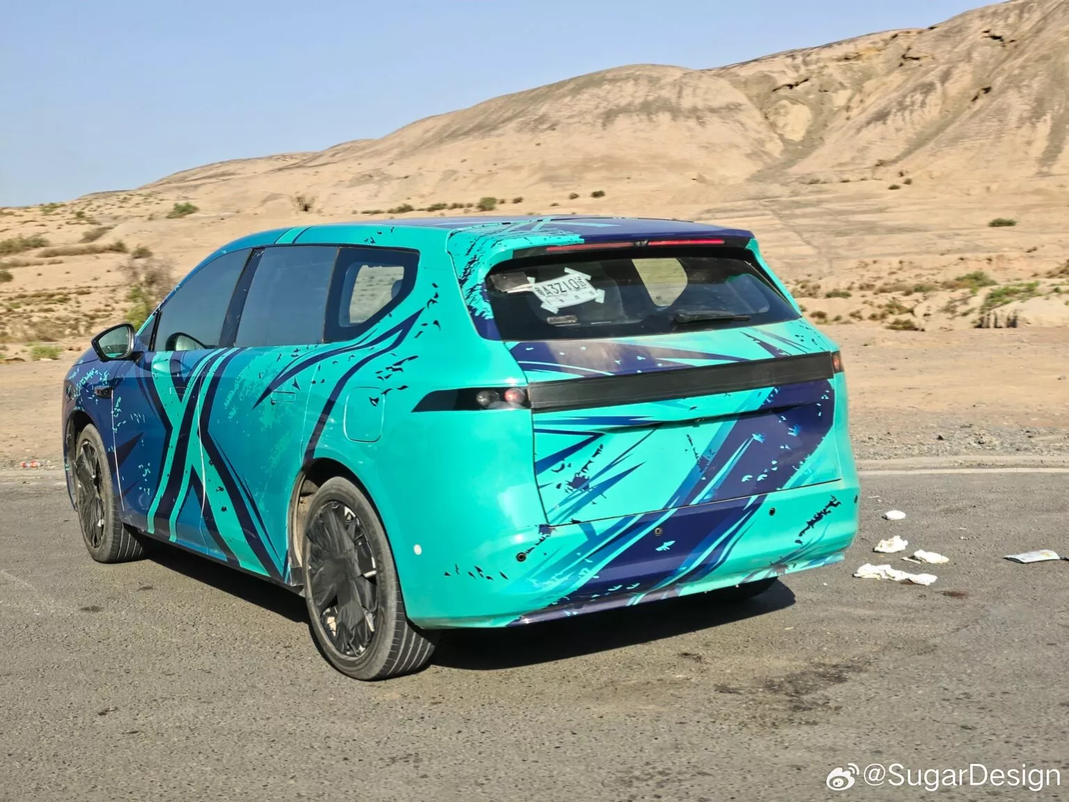 Новий електропозашляховик Nissan N8 показали на шпигунських знімках