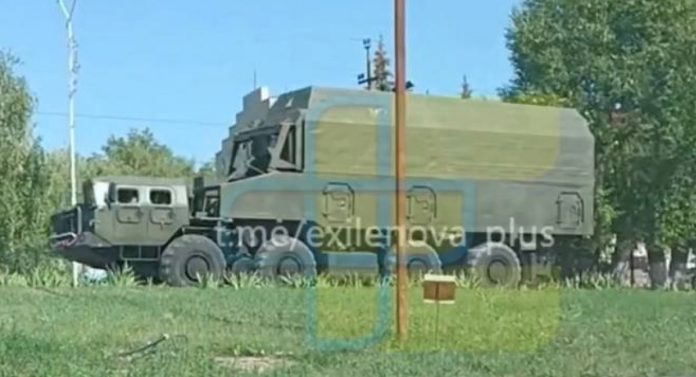 У РФ сфотографували рідкісну машину для обслуговування ядерних боєголовок