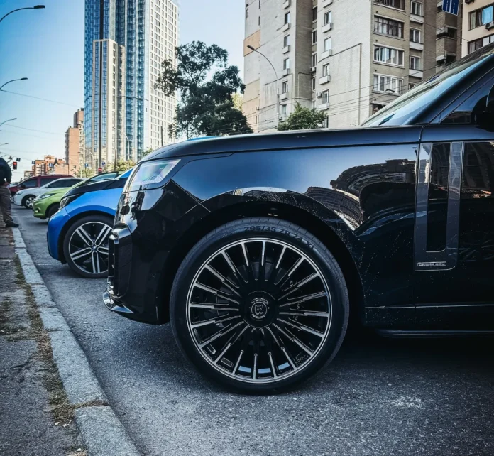 У Києві помітили рідкісний Range Rover Brabus за 22 мільйони гривень