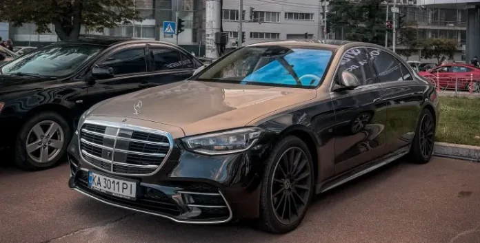 У Києві помітили рідкісний Mercedes S-Class Brabus з 550-сильним двигуном