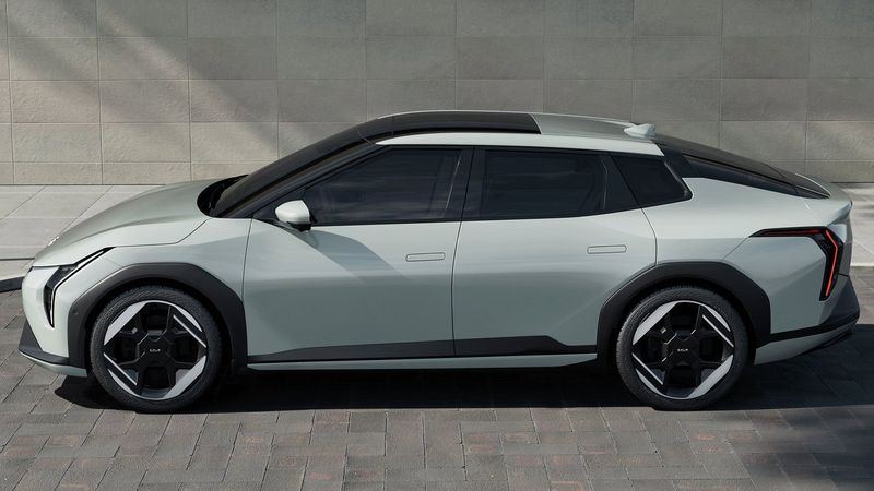 KIA EV4 для іспанського ринку виявився дешевшим за VW ID.3 при рівній потужності