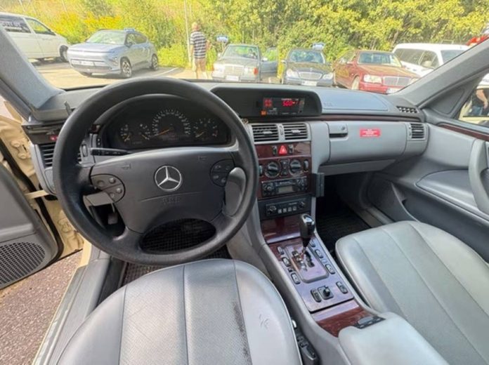 Mercedes-Benz E-Class 2002 року