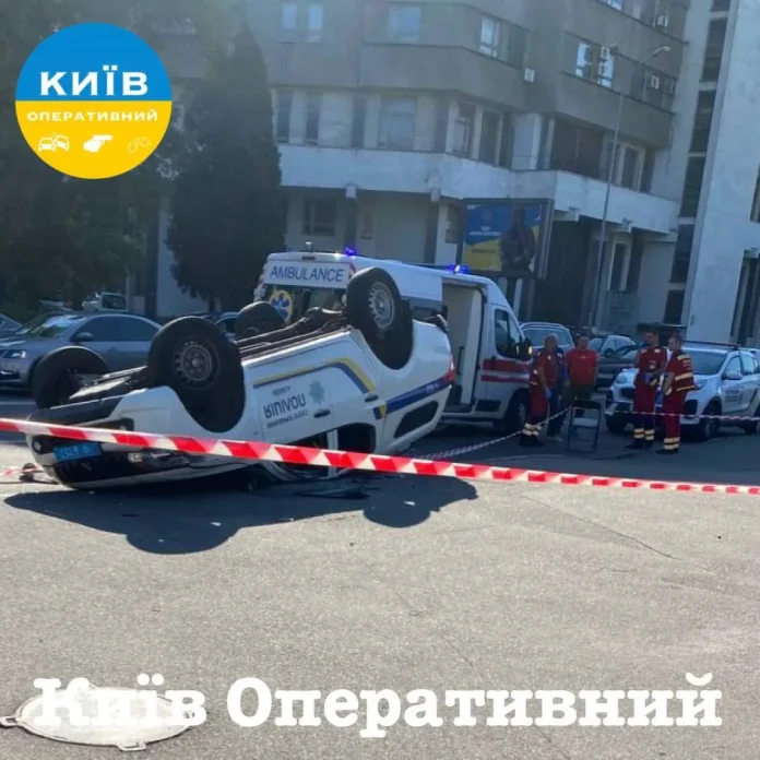 ДТП у Києві: загинув поліцейський у службовому автомобілі
